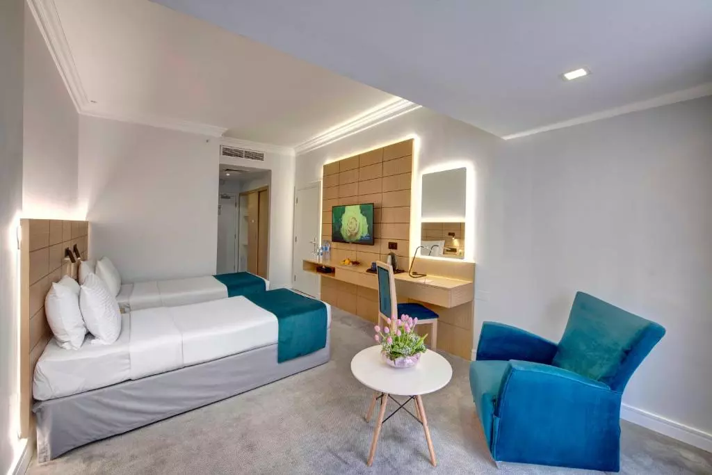 اتاق Lotus Grand Hotel