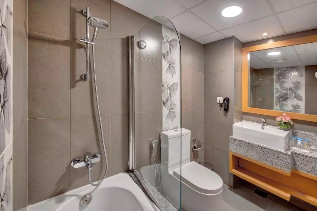 سرویس بهداشتی Lotus Grand Hotel