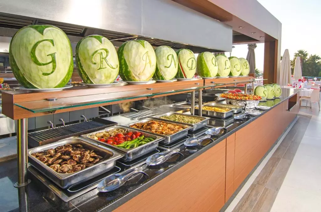 رستوران The Grand Blue Sky International