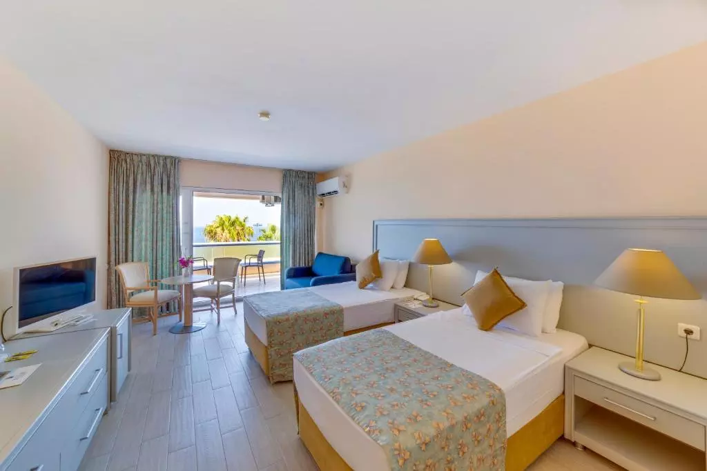 اتاق The Grand Blue Sky International