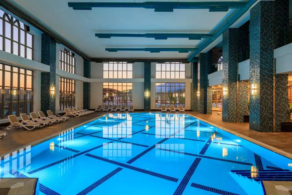 استخر SUNIS EFES ROYAL PALACE