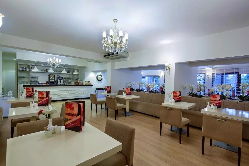 رستوران BELLIS DELUXE