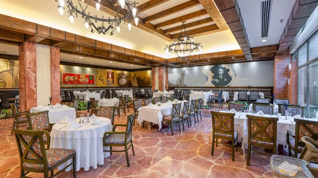 رستوران HOTEL GLORIA GOLF