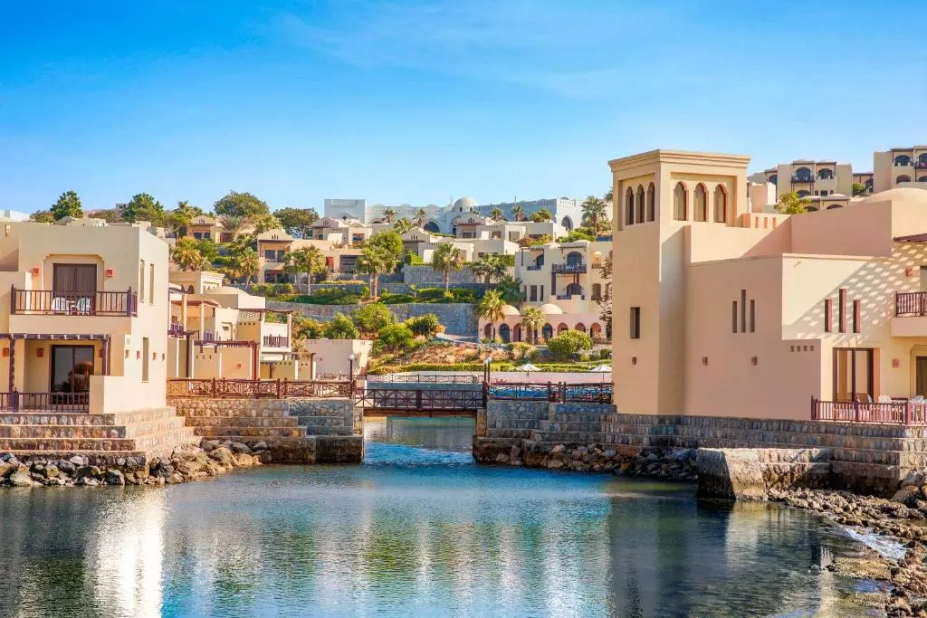 Cove Rotana Resort hotel