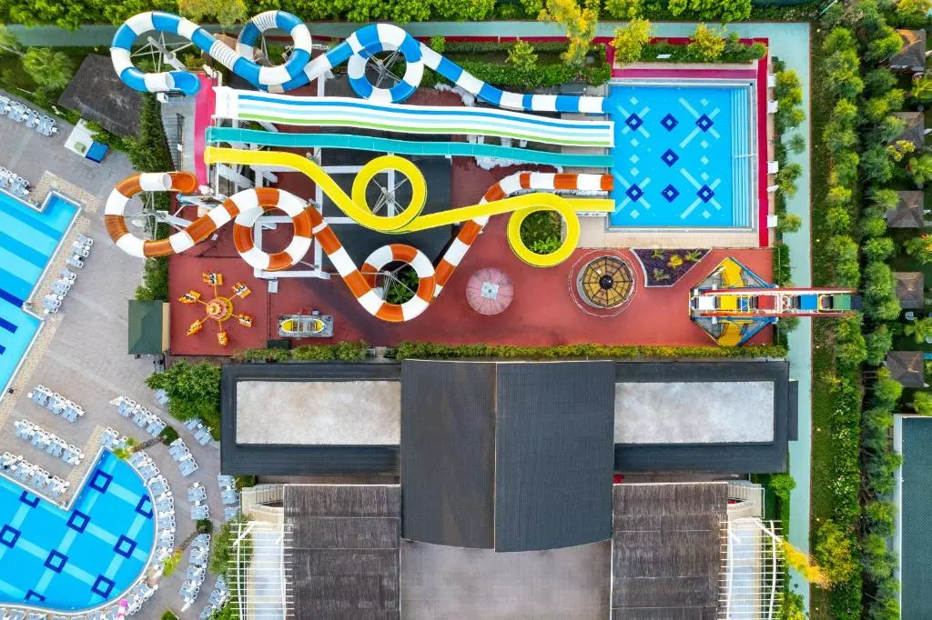 پارک آبی DELPHIN IMPERIAL