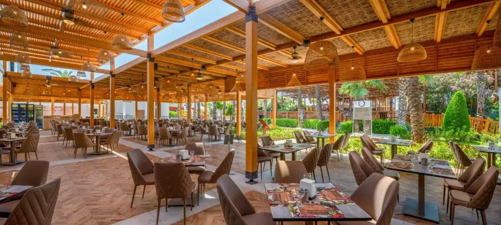 رستوران DELPHIN DIVA PREMIERE