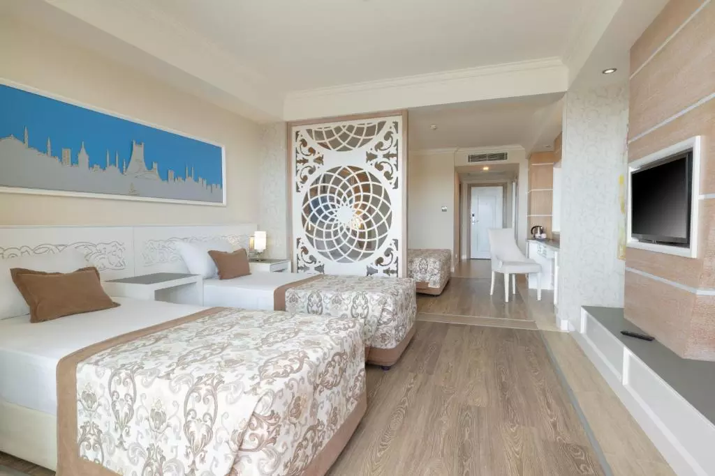 اتاق Crystal Sunset Luxury Resort & Spa