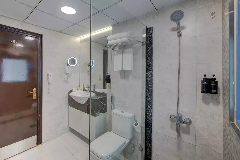 سرویس بهداشتی Vendome Palace Hotel by Aravi