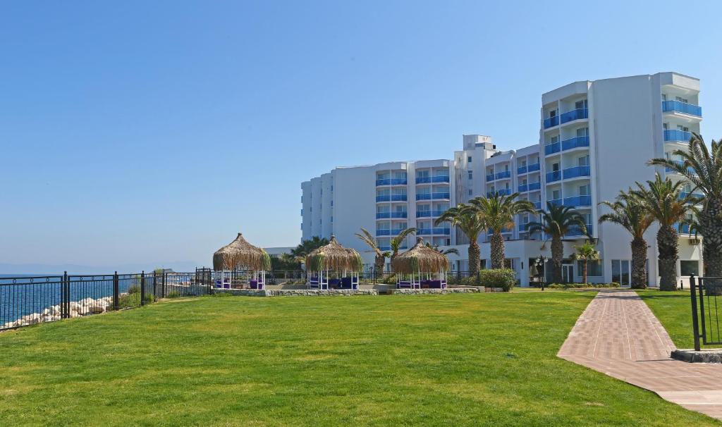 Le Bleu Hotel & Resort