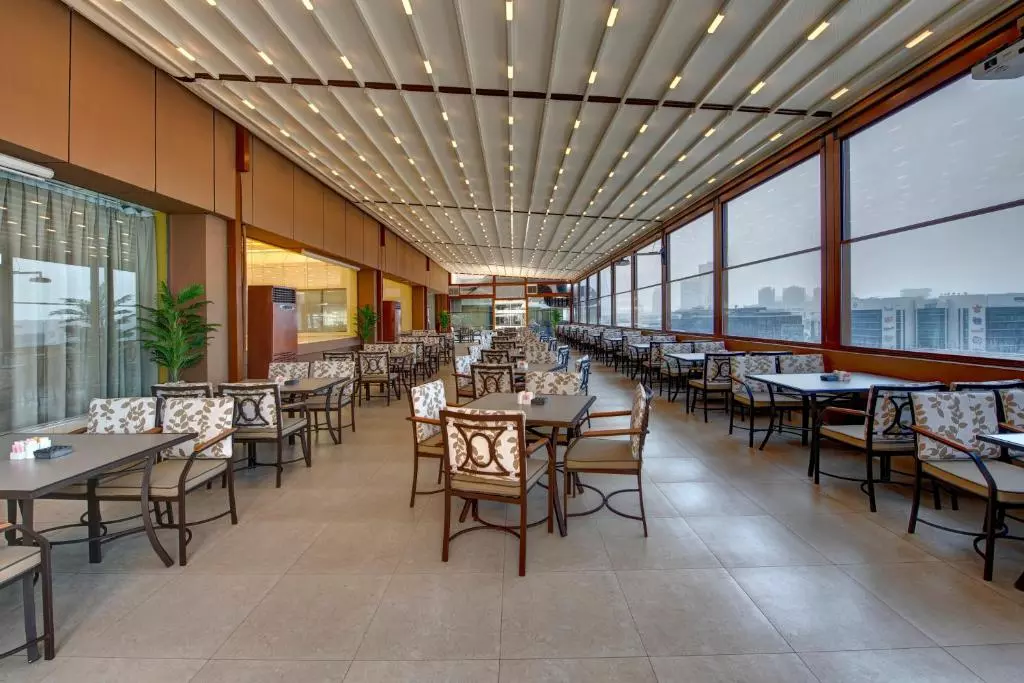 غذا خوری Two Seasons Hotel & Apartments