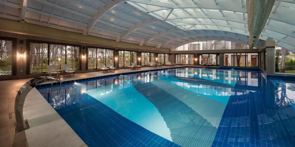 استخر TRENDY LARA