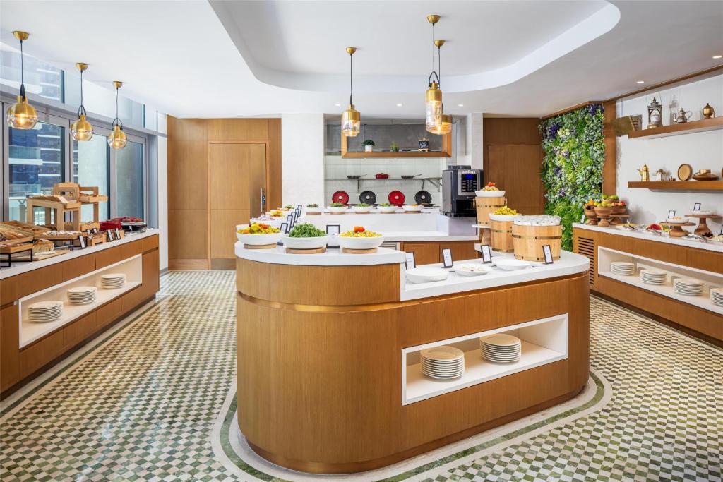 رستوران HILTON CREEK