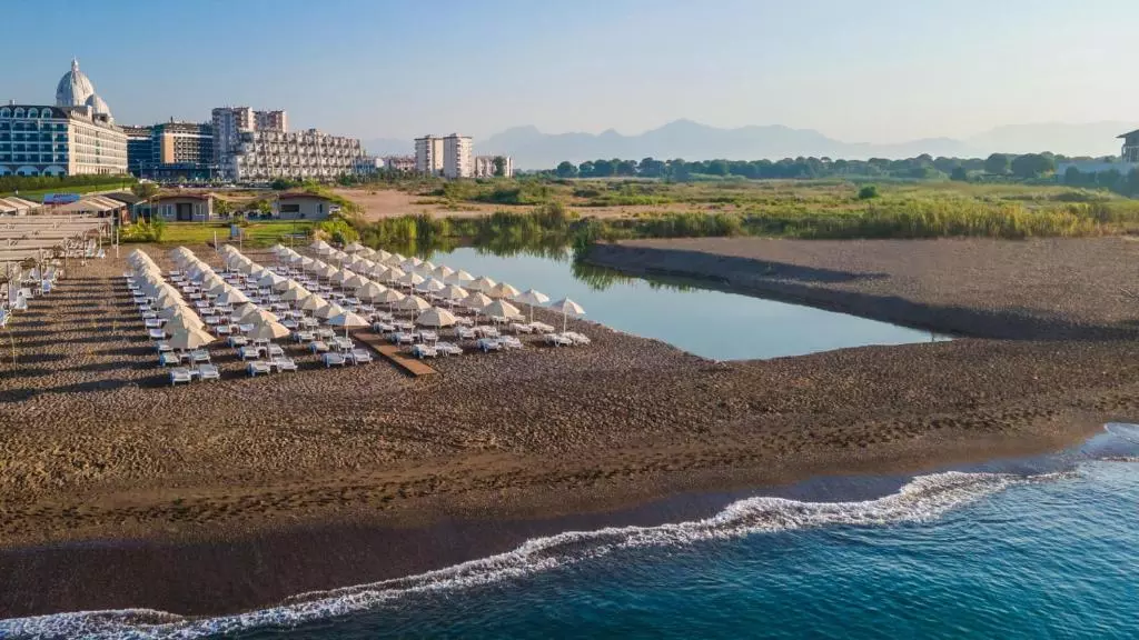 ساحل Sherwood Suites Resort