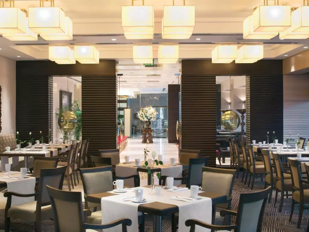 رستوران Movenpick Hotel Izmir