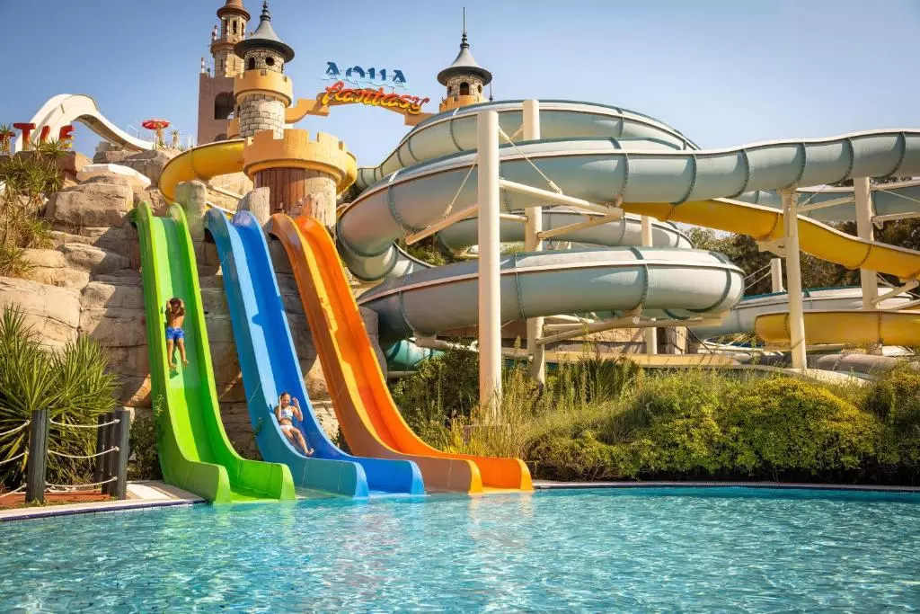 پارک آبی Aqua Fantasy Aquapark Hotel
