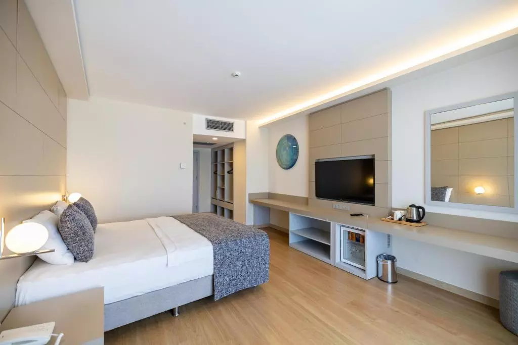 اتاق AZURE BY YELKEN