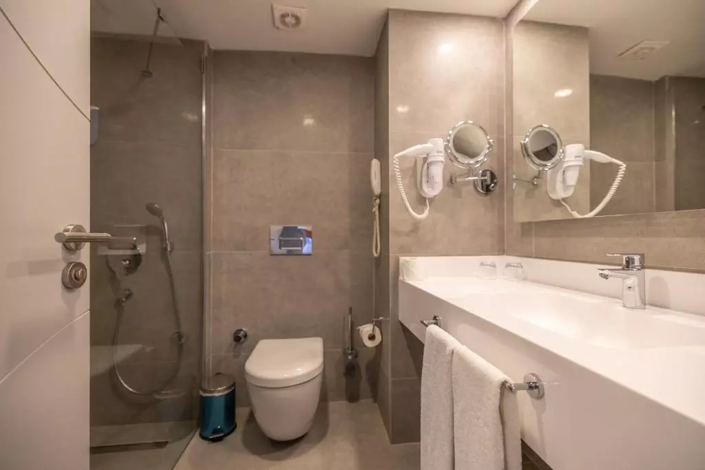 سرویس بهداشتی AZURE BY YELKEN