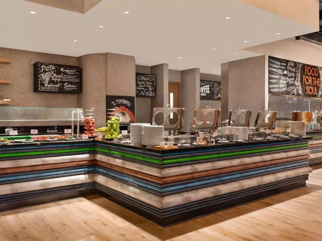 رستوران Days Hotel By Wyndham Dubai Deira