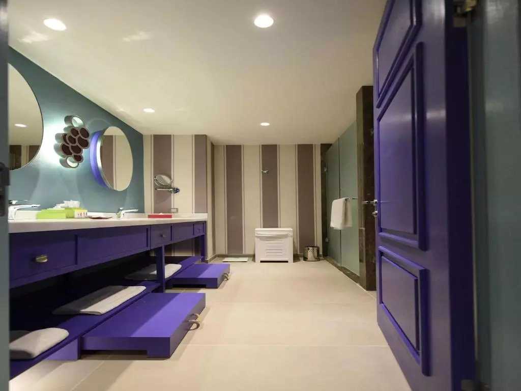 سرویس بهداشتی THE LAND OF LEGEND