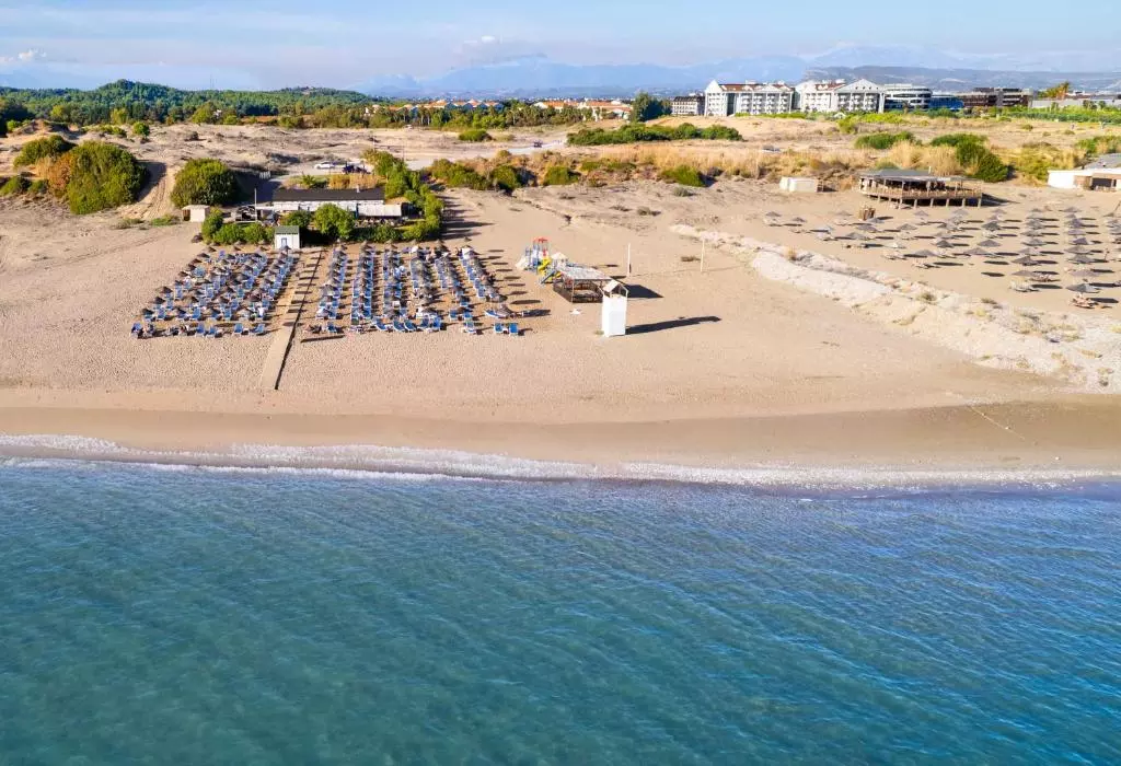 ساحل Ramada Resort Side