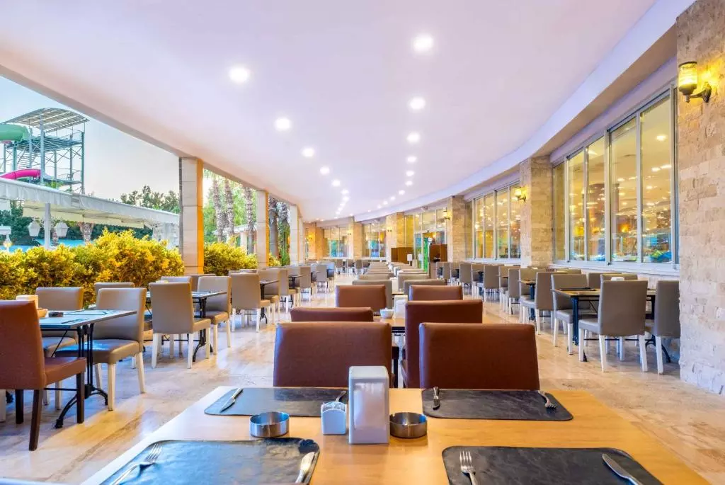 رستوران Ramada Resort Side