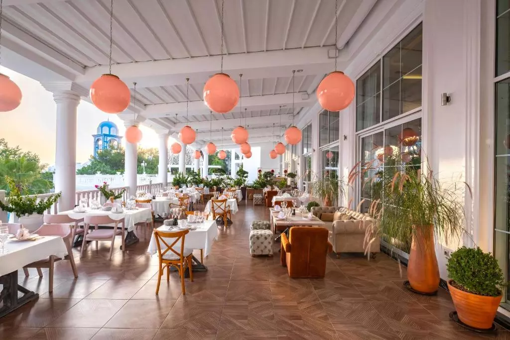 رستوران RUBI PLATINUM