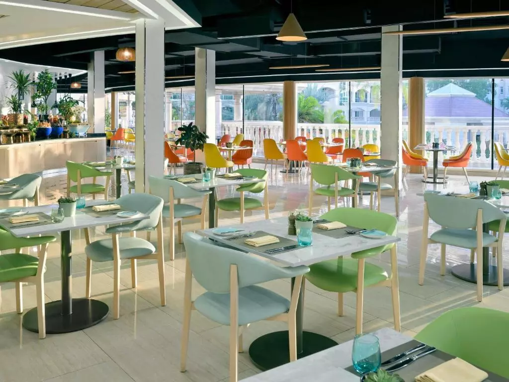 غذا خوری SWISSOTEL AL MUROOJ