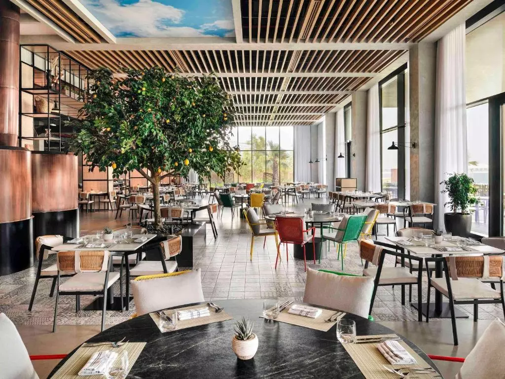 غذا خوری Movenpick Resort Al Marjan Island