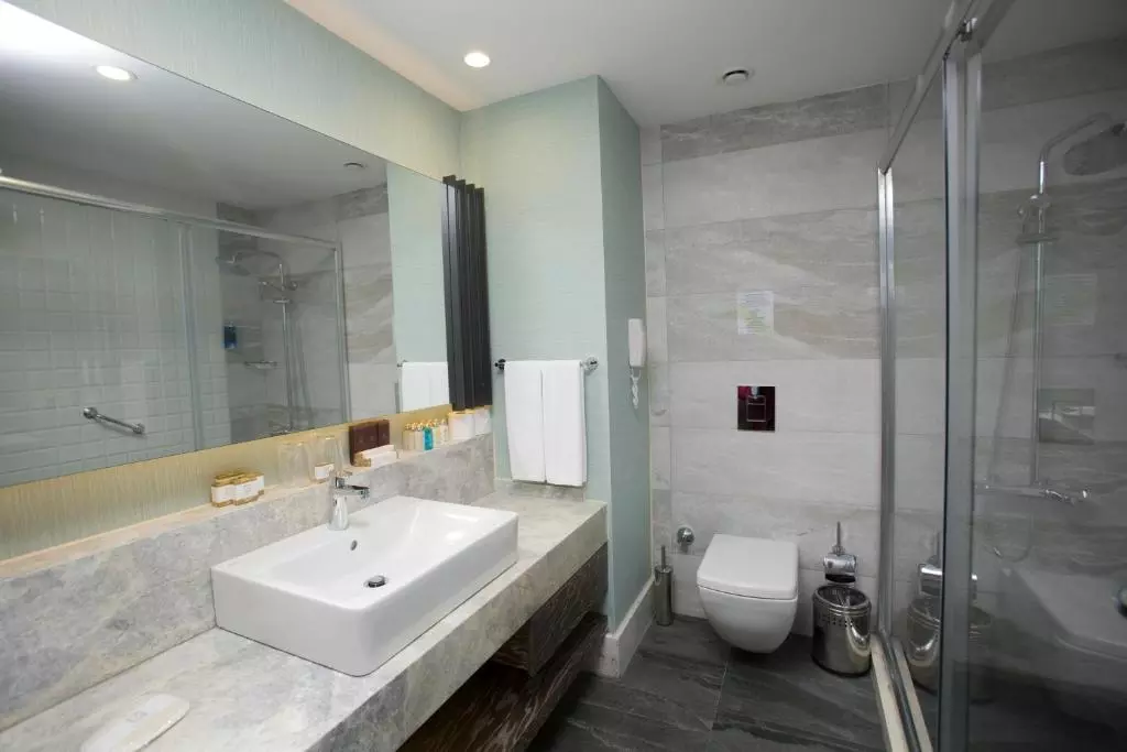 سرویس بهداشتی FAME RESIDENCE LARA