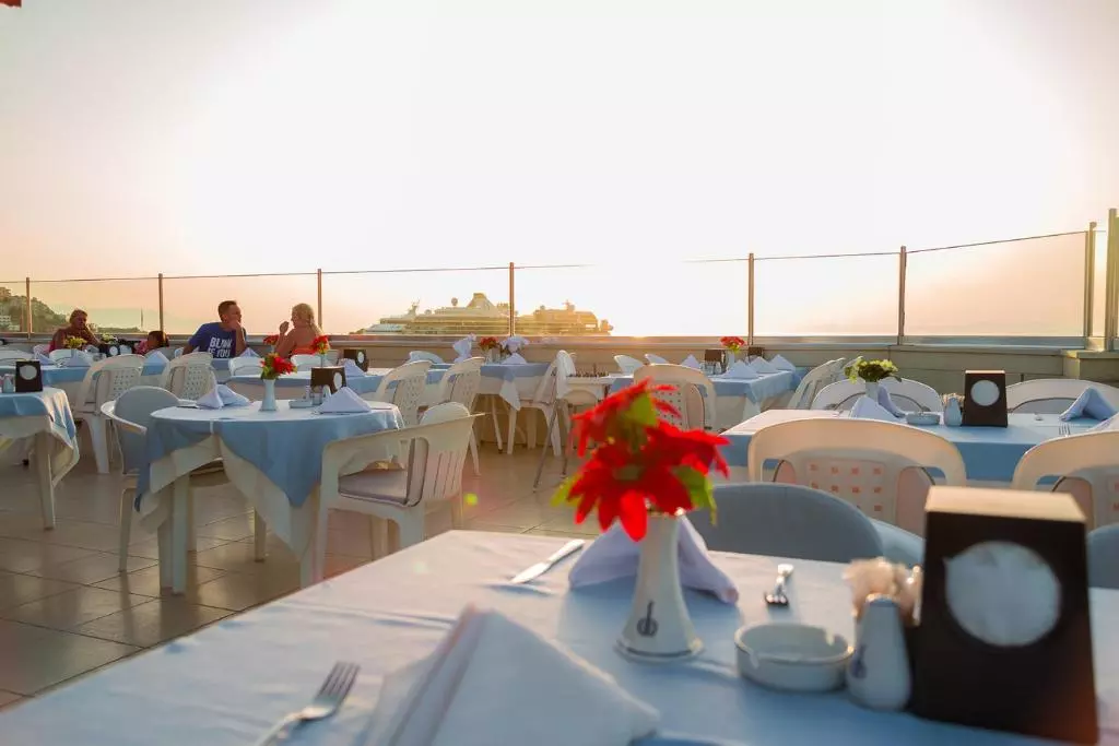 غذا خوری Derici Hotel