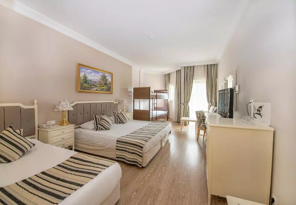 اتاق CRYSTAL TAT BEACH