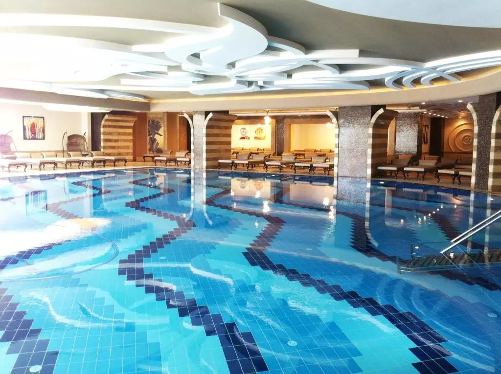 استخر DELPHIN IMPERIAL