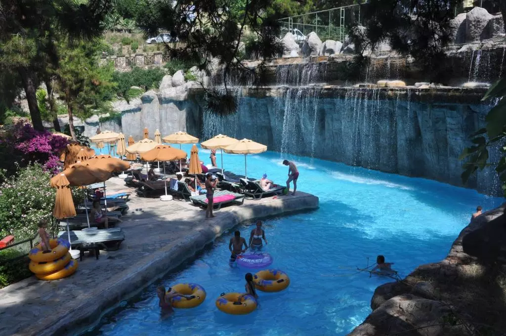 آبشار HOTEL UTOPIA WORLD