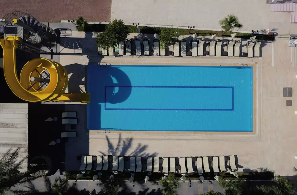 استخر Grand Hotel Derin