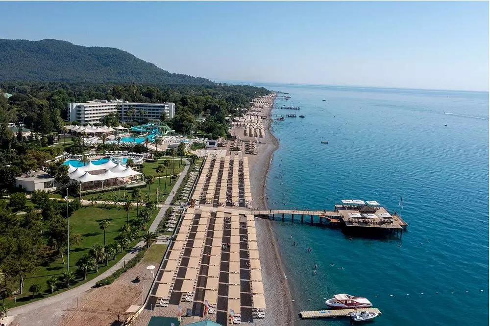 ساحل Mirage Park Resort