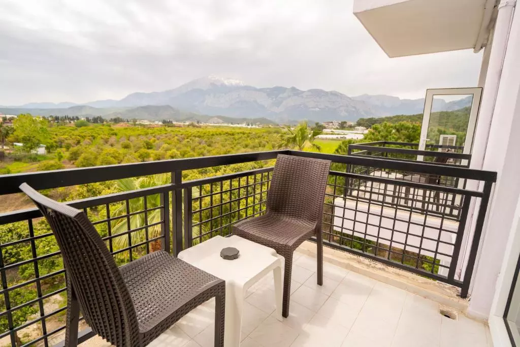 تراس MALIBU RESORT HOTEL