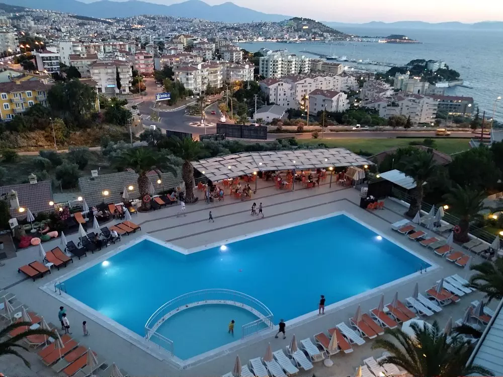 استخر City Hill Hotel