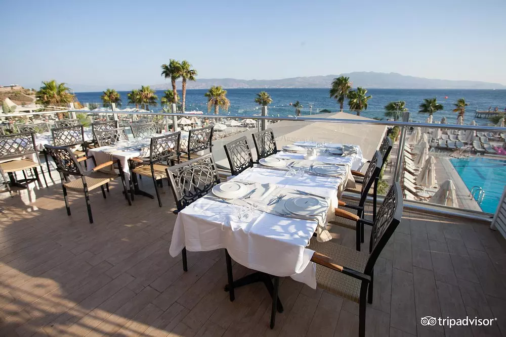 رستوران ARMONIA HOLIDAY VILLAGE